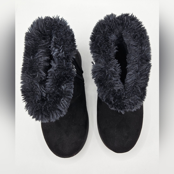 Cat & Jack, black, faux-fur lined, zip-up boots. Size 9 - Picture 3 of 10
